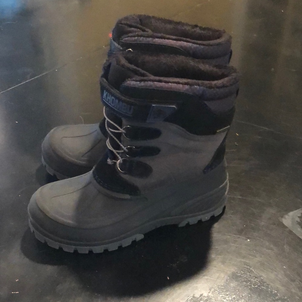 Khombu Boys Snow boots, like new condition